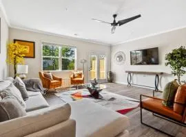 Price Cut, New Lux Home 5 mins to Airport , 15 min to Downtown, 25 min to Buckhead with 3 beds and 3 baths