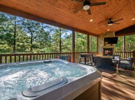 Serenity Pines-3bd/2bth, Sleeps 8, Hot tub+Arcades, hotel in Stephens Gap