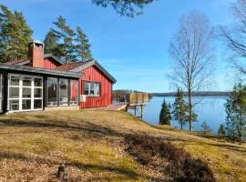 Beautiful Home In Årjäng With Lake View