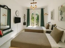 Olive Studio ,Balcony with Mountain View, Kitchenette, 1km to Beach ,by likeyourhome