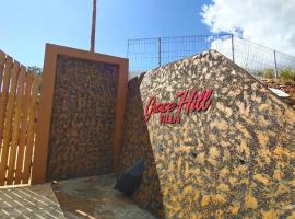 Grace Hill Villa Lubuk Minturun, khách sạn ở Padang