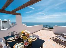 CORAL ISLAND Mediterranean Penthouse WITH LARGE SOLARIUM