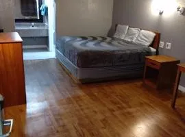King Bed Hotel Studio 109