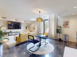 Charmingly Trendy Cloverdale Loft - Gated Parking!, apartment in Montgomery
