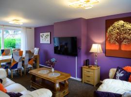 Strelley house 4 , Perfect for business trip & Families holiday or working proffesionals-5 min from M1 J25 , 500MB Wi-Fi , Netflix , Fully equiped kitchen , Asda supermarket 5 min walk , Free Secure parking with CCTV ,available monthly deals, ξενοδοχείο στο Νότιγχαμ