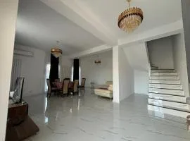 Lux Vila Lake