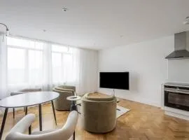 Luxurious Residence in Chelmsford City, With Full Sky Channels