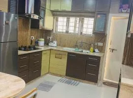 2bhk house at 1st floor fully furnished, with ACs