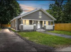 Homey 2Bed 1Bath Home in Quiet Neighborhood