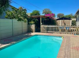 Mario & Luiza's Cozy Stay - Pool, Braai & Games – hotel w mieście Worcester