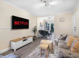 Modern 3BR Family Home in 14 Hempole Lane Near Dudley with Netflix, Wi-Fi & Free Parking