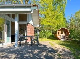 Ferienhaus Wiesengeflüster W3 - mit Fasssauna und Garten, 300 m zur Müritz