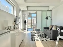 Studio corner unit in the heart of CBD