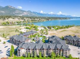 The Beach House Pool Access 5 Min Walk to Lake Sleeps 8, hôtel à Invermere