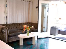 Sweet Beach Duplex, villa in Newport Beach