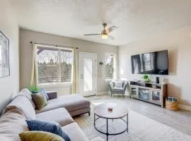 2 Mi to Payette Lake Mtn-View Getaway with Balcony