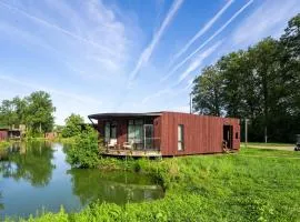 Lakehouse mansion by Belvilla、Antoingのコテージ