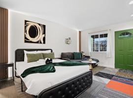 Beachy 1BR Escape with Sofa Bed - Golf & Beach Nearby, khách sạn ở Pacifica