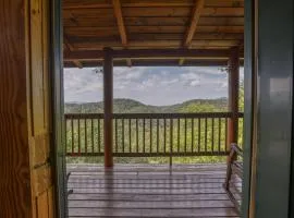 Secluded 2BR Log Cabin Hot Tub Stunning Mountain Views