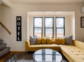 Stay Portland - Fresh Farmhouse Remodel in SE Portland 96BikeScore, hotel in Portland