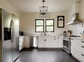 Stay Portland - Fresh Farmhouse Remodel in SE Portland 96BikeScore