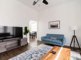 Stay Portland - Spacious 4 bedroom home w two kitchens
