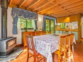 StayAU Luxury Candlewick Cottage in Dandenong
