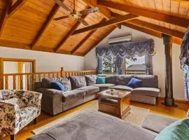 StayAU Luxury Candlewick Cottage in Dandenong