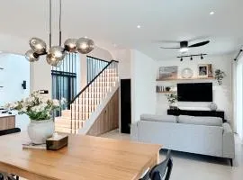 Naomi Nala Villa Bandung