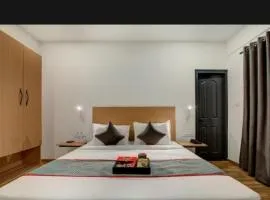 WHITE HUB HOTEl