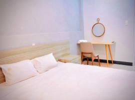 LƯNG CHỪNG Home, hotel in Ấp Xuân An