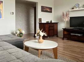 Útulný 3 izbový byt v tichej lokalite，位于特尔纳瓦的酒店