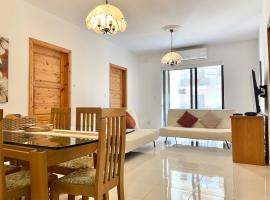 Modern Mediterranean 3 Bed, 2 Bath in St Pauls Bay - 5 Min Walk to Promenade, Beaches Nearby, hotel em St Paul's Bay