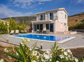Kanfis villa with panoramic view, hotel con alberca en Galaxidi