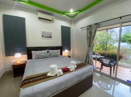 Khaolak Beachhouse Keroro, bed & breakfast στο Καο Λακ