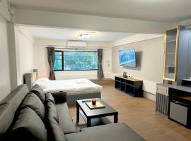 Berlin Haus, hotel a Nonthaburi