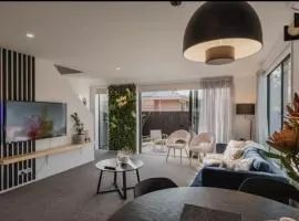 Travellers' dream steps from shops and close to Airport
