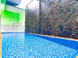 Villa Panderman Asri with Private Pool and Rooftop