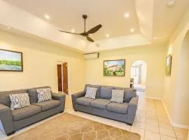 Private Beach Villa - 3 Bedroom Discovery Bay
