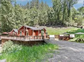 Modern Cabin Retreat with Swim Spa Hot Tub and Air Conditioning
