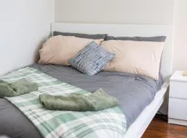 Charming 2BR Country Cottage - Quiet Retreat with Parking