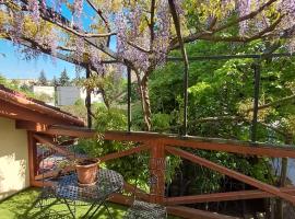 Balassi apartment -with green terrace&bike, hotel en Štúrovo