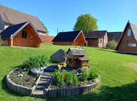 Zittau - Ferienwohnung Frieda mit Camping Familien, und Biker Hütten am Zittauer Gebirge、ツィッタウのキッチン付きホテル
