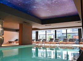 Modena Resort Spa & Wellness Zlatibor，茲拉蒂博爾的附設泳池的飯店