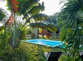Pomelo Hostal