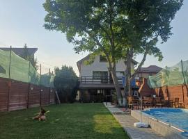 La Plantă-Therme Airport Bucharest, hotel con pileta en Baloteşti