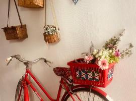 Le petit velo rouge, Hotel in Arles