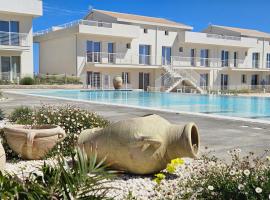 Bilocale in resort con piscine, hotel v destinaci Marzamemi