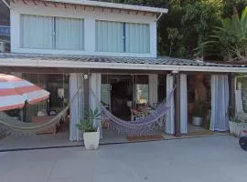 Casa na Ilha Jardim pé na areia