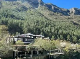 Hotel River